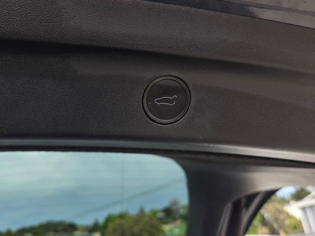 Used 2023 Tesla Model Y 2WD image 23