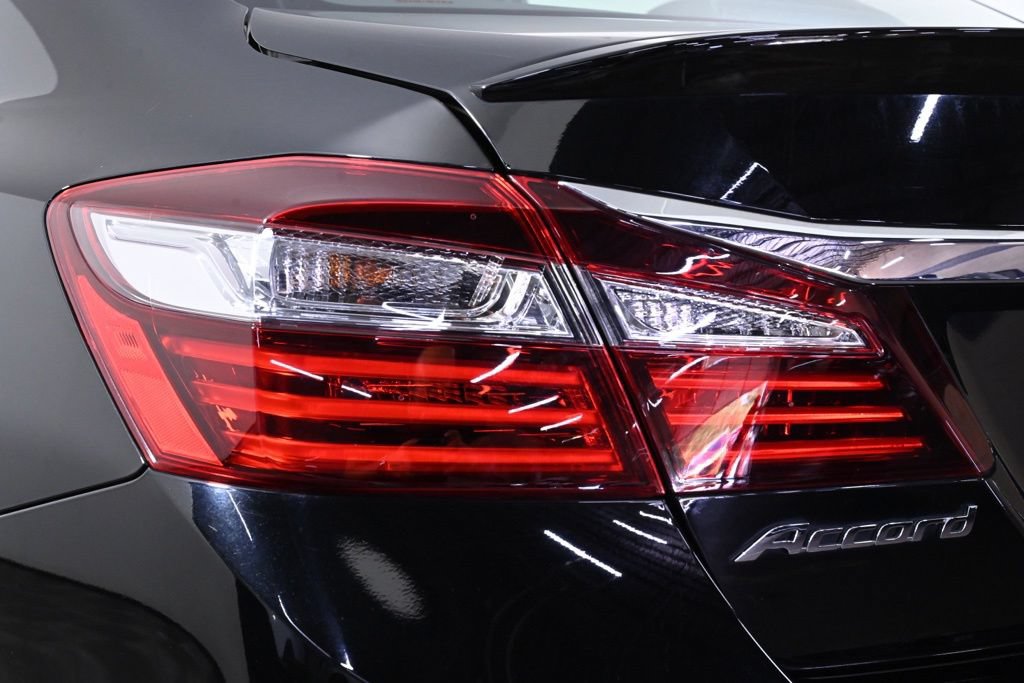 Used 2017 Honda Accord Sport image 8