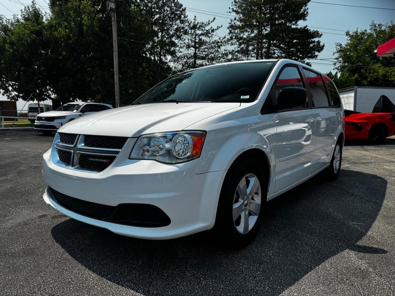 Used 2015 Dodge Grand Caravan SE w/ Quick Order Package 29E SE FWD image 3