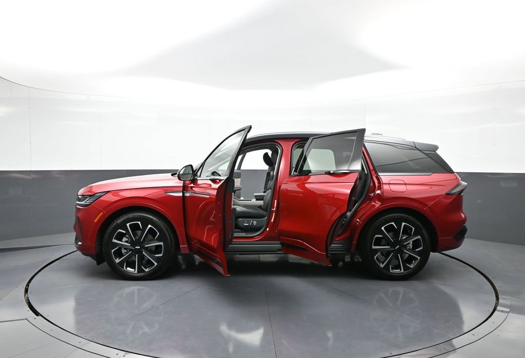 Used 2025 Lincoln Nautilus Reserve image 46