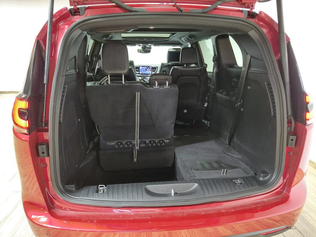 Used 2025 Chrysler Pacifica Limited w/ Uconnect Theater Family Group AWD/4WD image 57