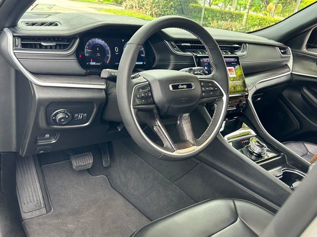 Certified 2024 Jeep Grand Cherokee Limited w/ Black Appearance Package image 47