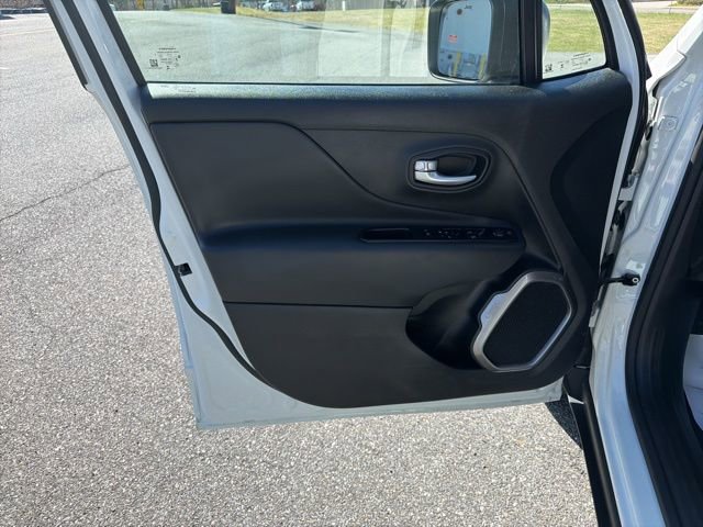 Used 2023 Jeep Renegade Latitude image 11