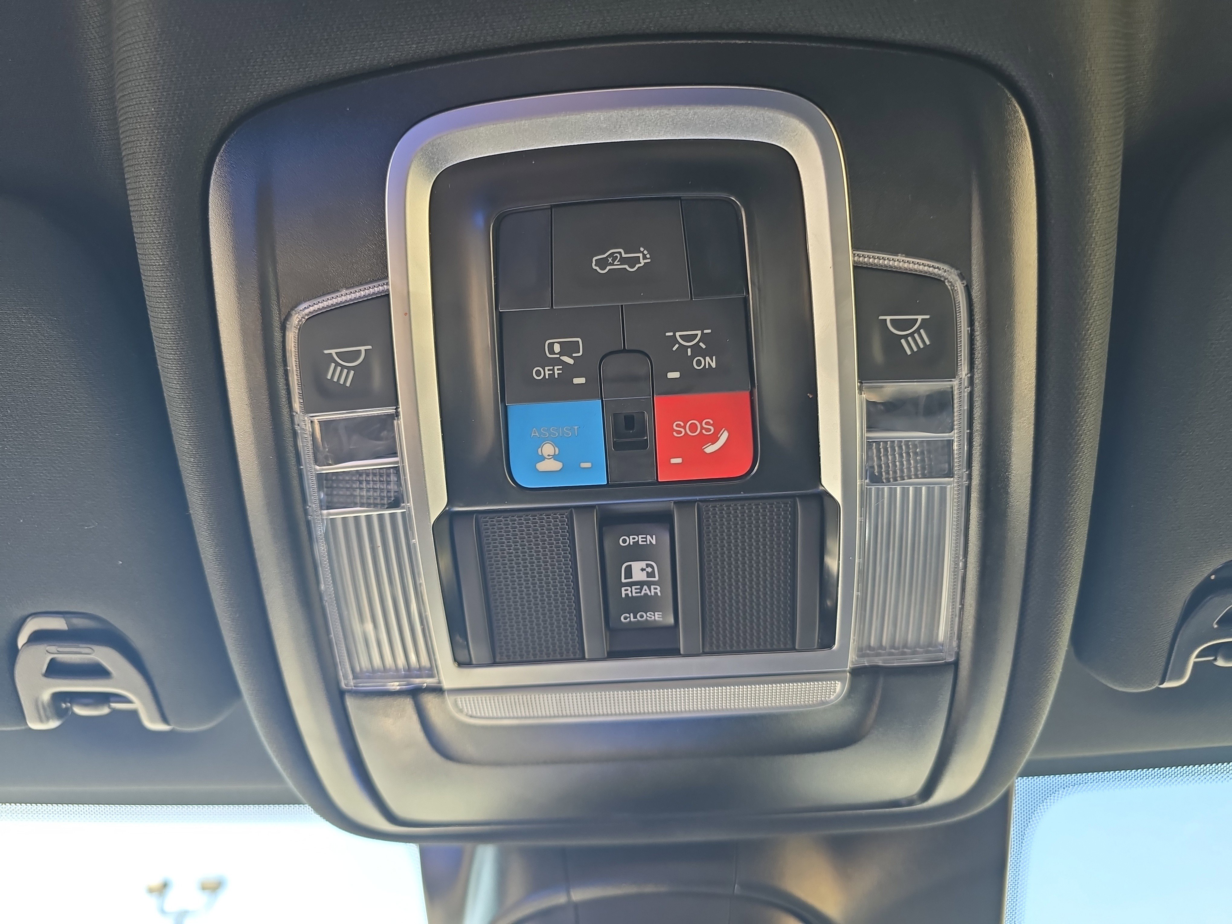 Used 2026 RAM 2500 Laramie AWD/4WD image 35