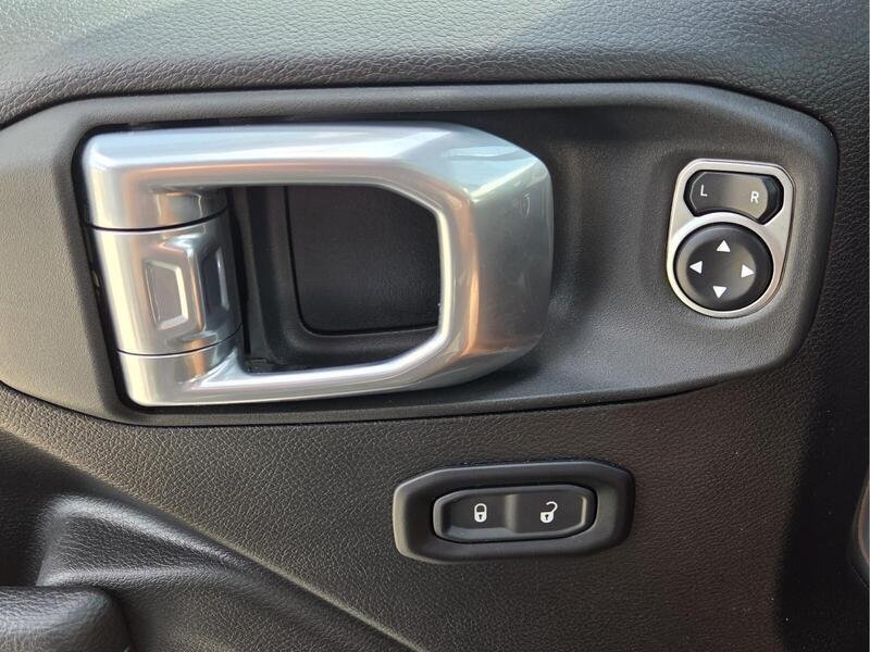Used 2025 Jeep Wrangler Unlimited Sport AWD/4WD image 23