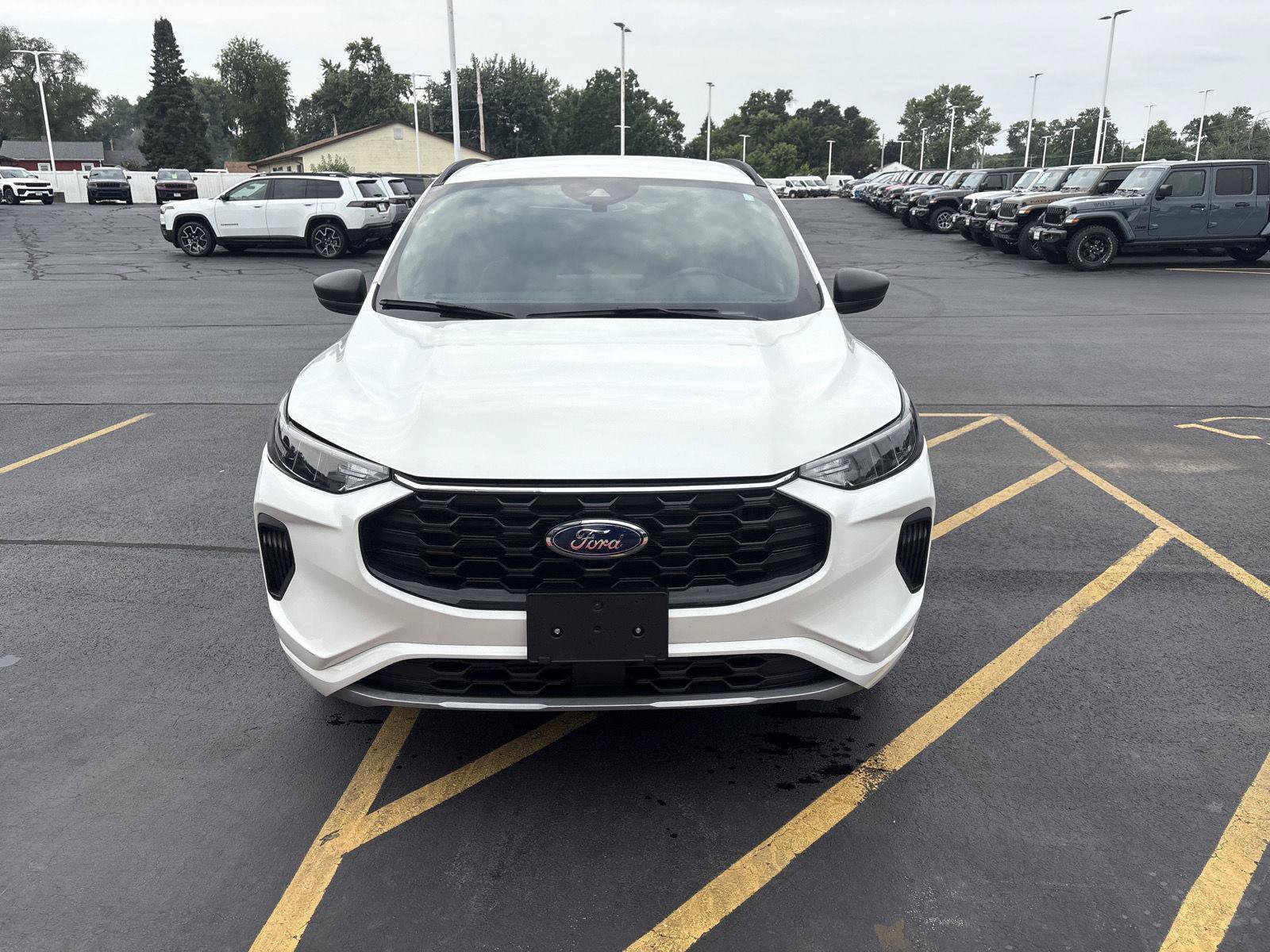 Used 2023 Ford Escape ST-Line w/ Tech Pack #1 AWD/4WD image 2