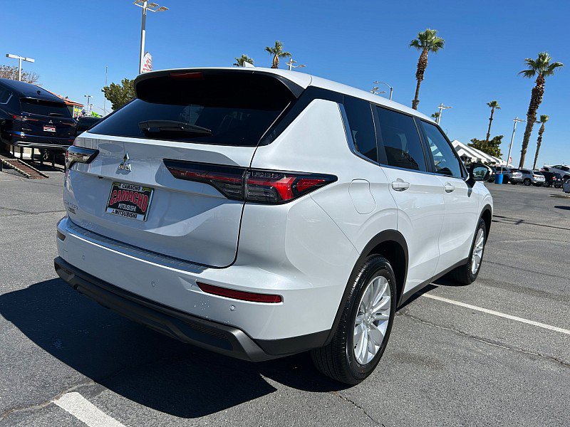 New 2025 Mitsubishi Outlander ES image 14