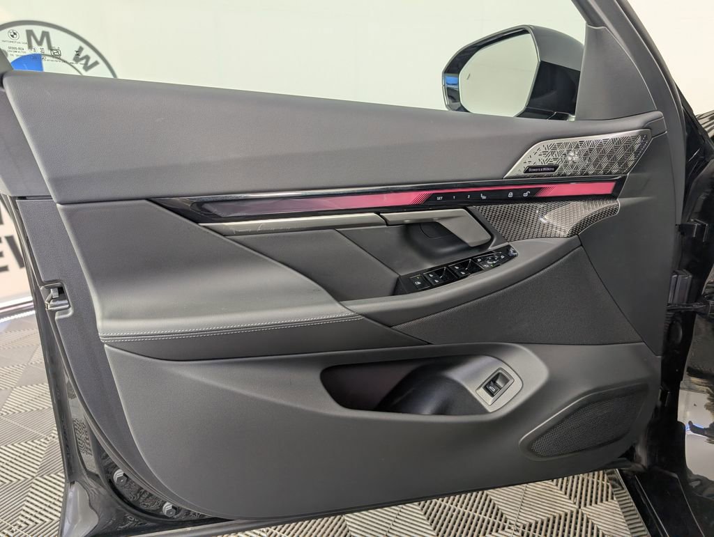 Certified 2026 BMW 550e xDrive image 18