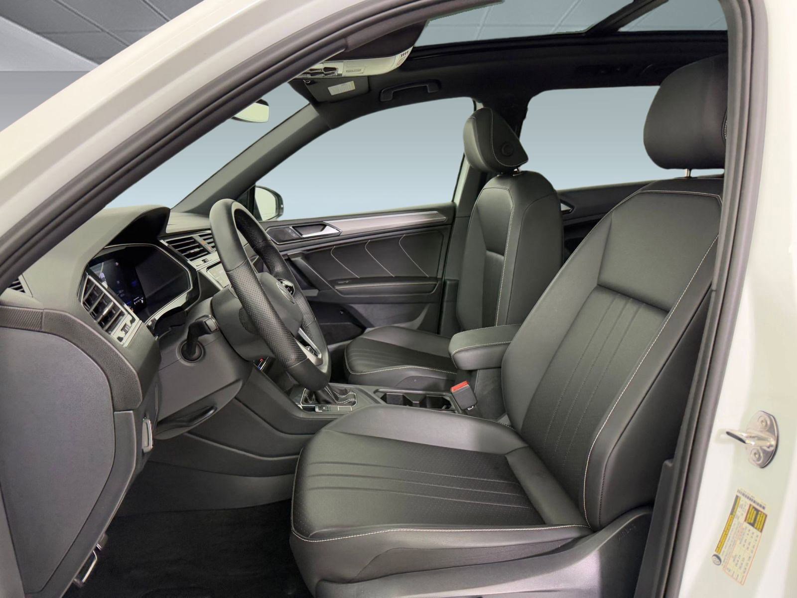 Used 2024 Volkswagen Tiguan SE R-Line image 5