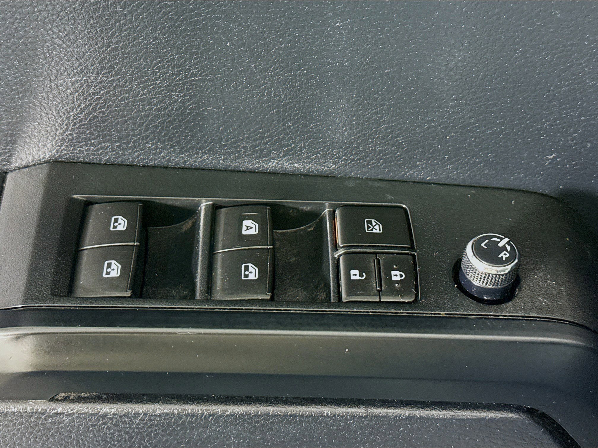 Used 2018 Toyota Tacoma SR image 23