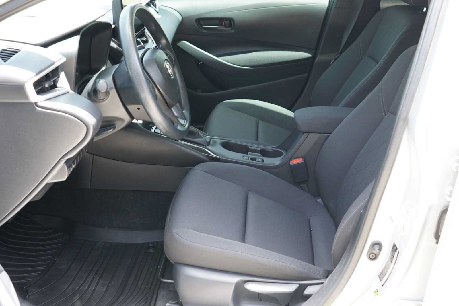Used 2025 Toyota Corolla LE FWD image 8