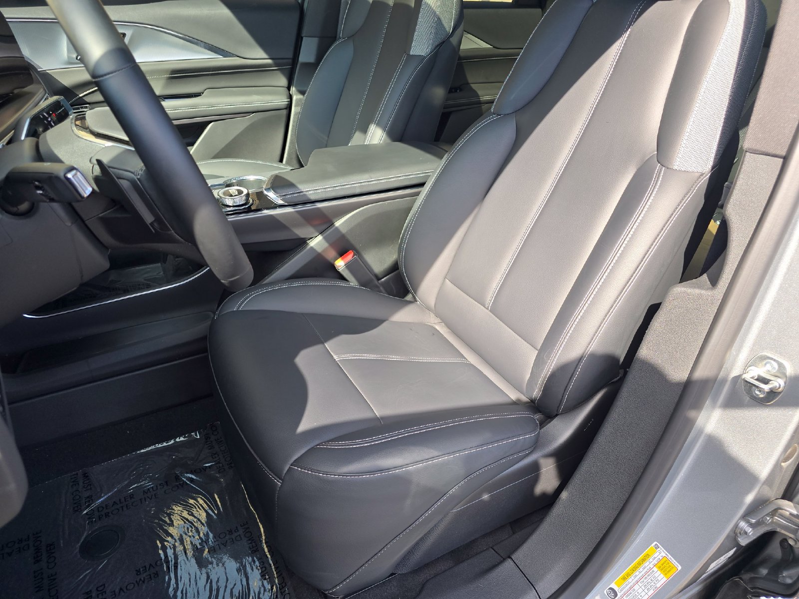 Certified 2024 Cadillac Lyriq Tech w/ LPO, Floor Liner Package AWD/4WD image 27