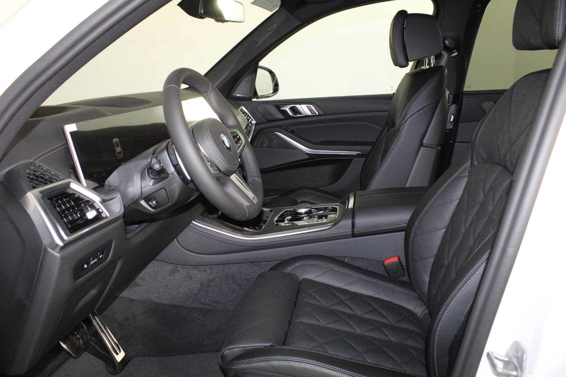 New 2026 BMW X5 xDrive40i w/ M Sport Package AWD/4WD image 23