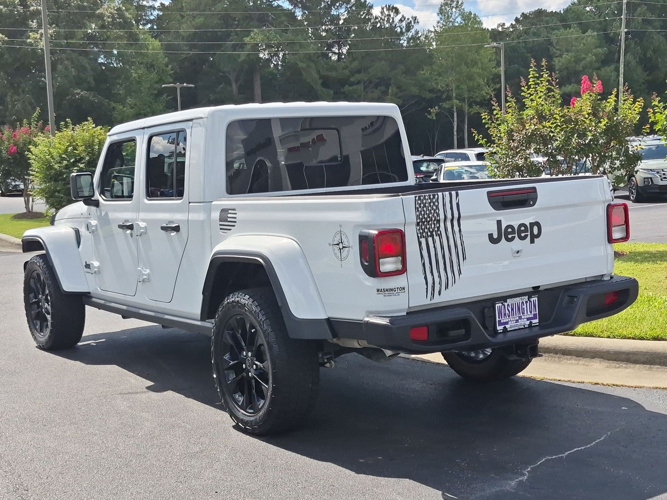 Used 2025 Jeep Gladiator Sport AWD/4WD image 7