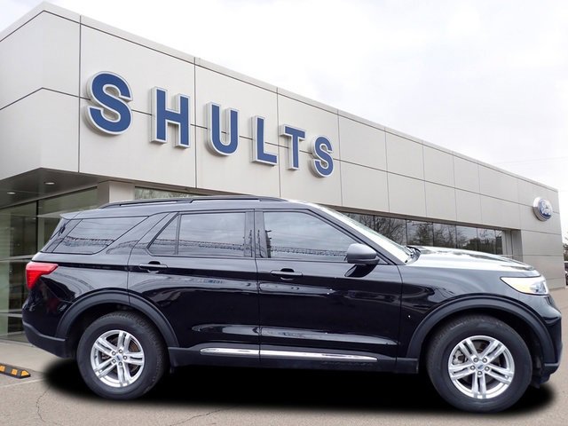 Certified 2023 Ford Explorer XLT w/ Equipment Group 202A image 4