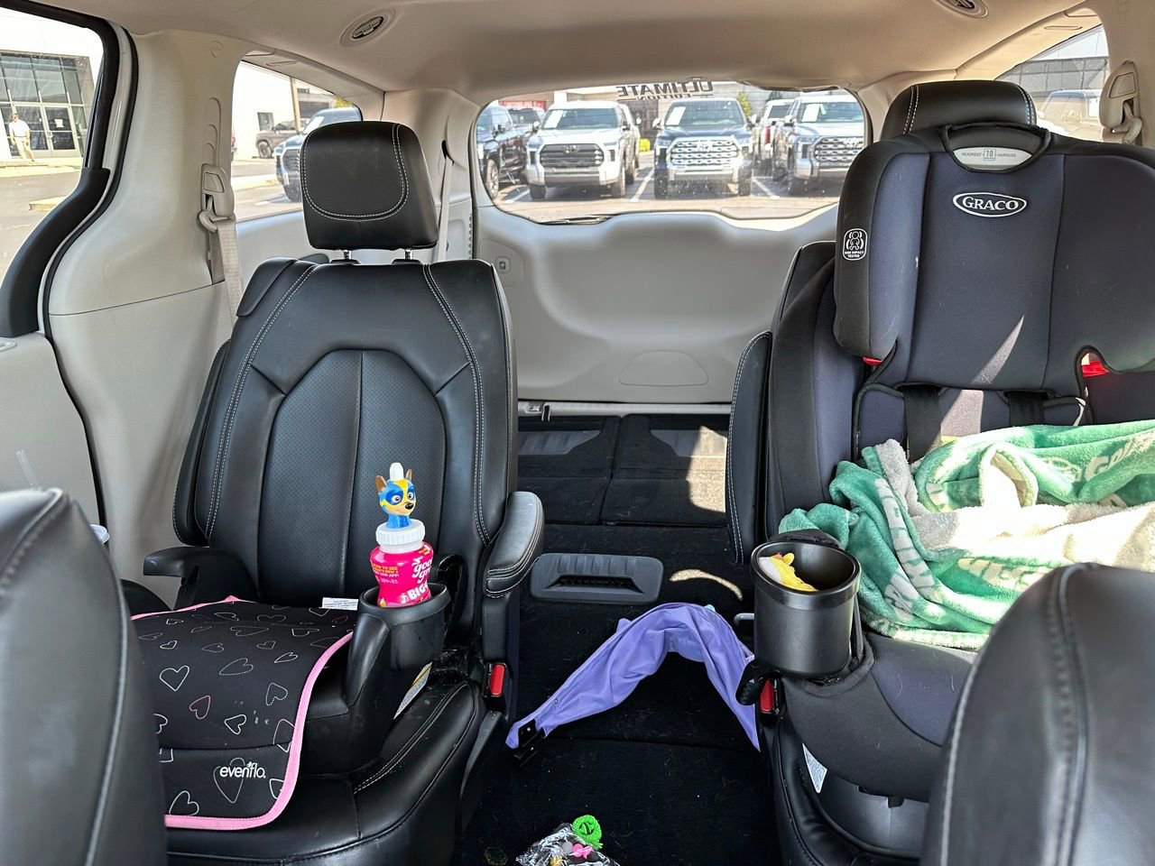 Used 2023 Chrysler Pacifica Touring-L image 7