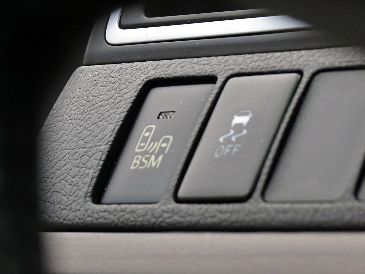 Used 2015 Toyota Camry XLE w/ Moonroof Package FWD image 23