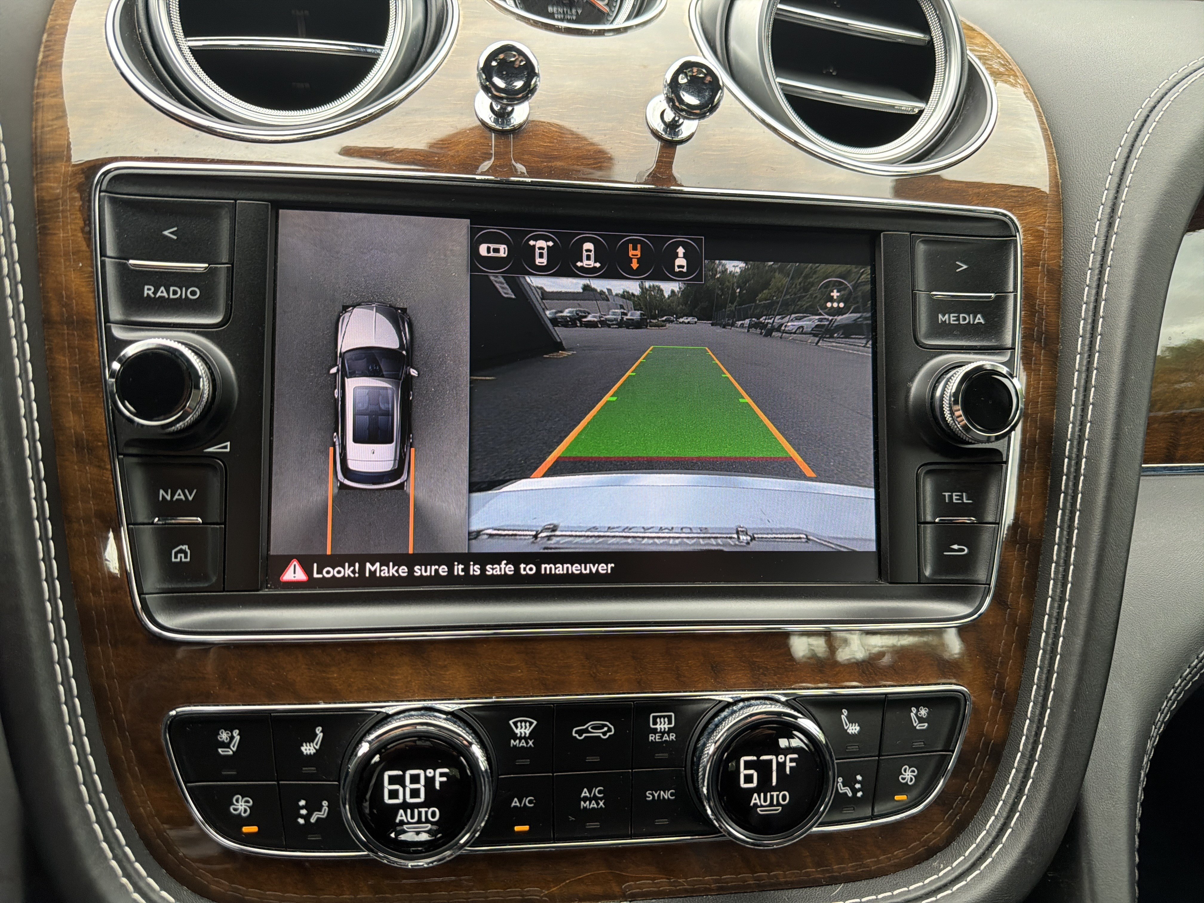 Used 2018 Bentley Bentayga AWD/4WD image 24