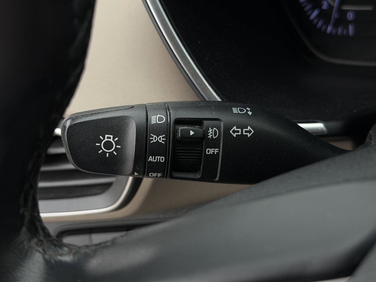 Used 2020 Hyundai Santa Fe SEL w/ Convenience + Premium Package image 19