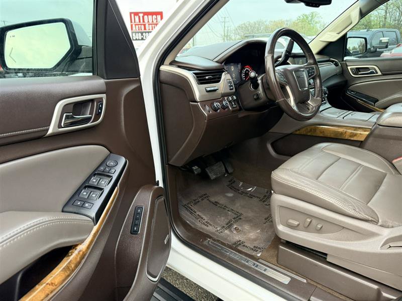 Used 2016 GMC Yukon XL Denali w/ Open Road Package AWD/4WD image 32