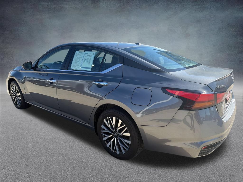 Used 2024 Nissan Altima 2.5 SV AWD/4WD image 3