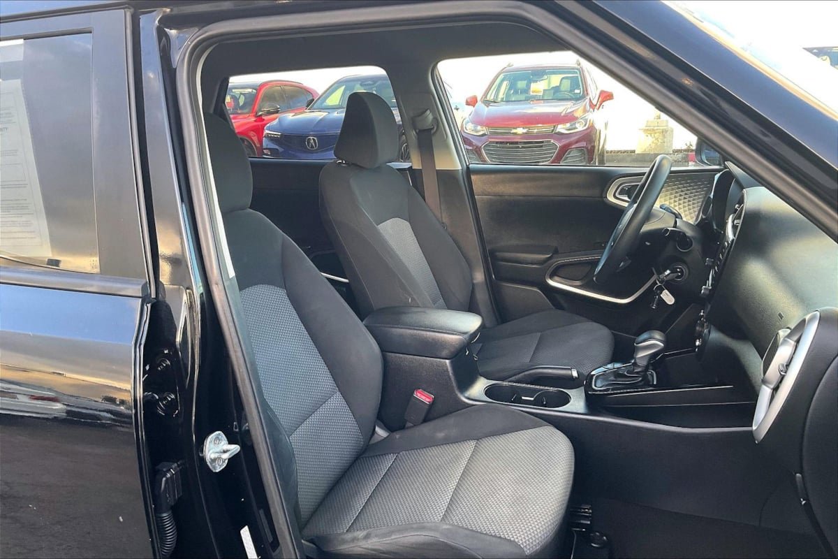 Used 2022 Kia Soul LX w/ Technology Package FWD image 7