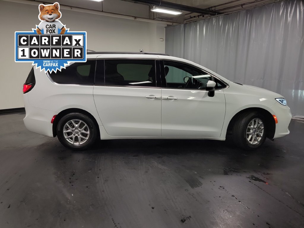 Used 2023 Chrysler Pacifica Touring FWD image 10