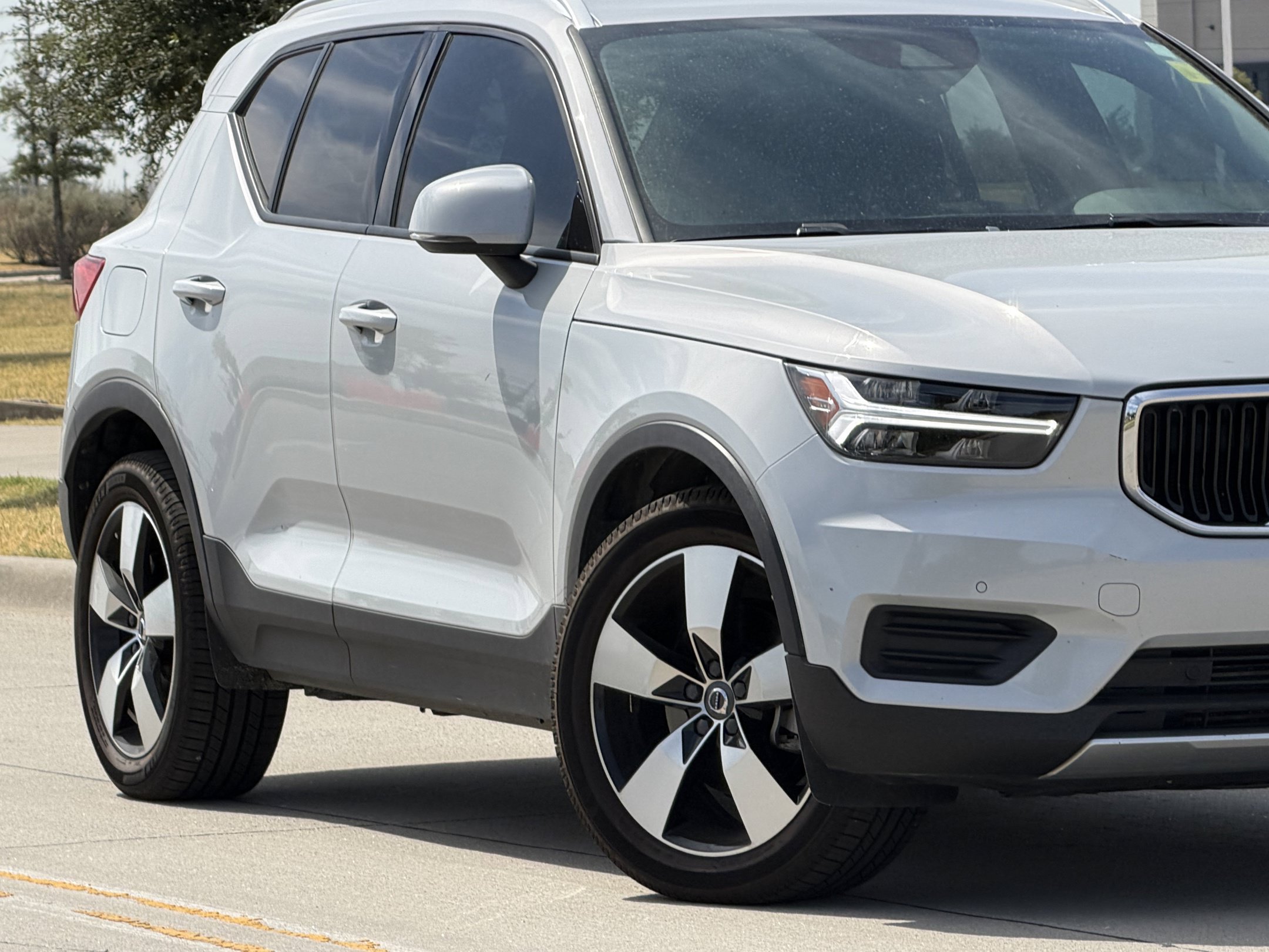 Used 2020 Volvo XC40 T5 Momentum w/ Protection Package Premier AWD/4WD image 10