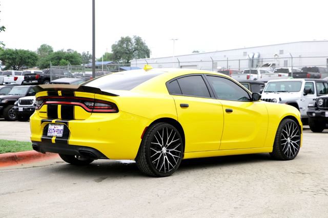 Used 2018 Dodge Charger SXT Plus w/ Blacktop Package RWD image 5