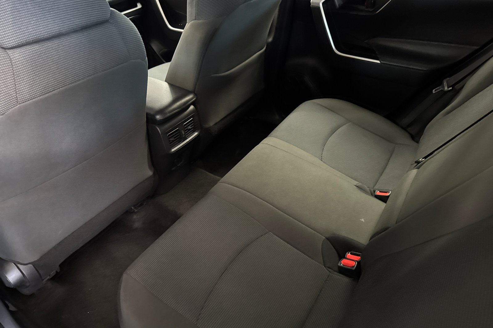 Used 2022 Toyota RAV4 LE FWD image 14