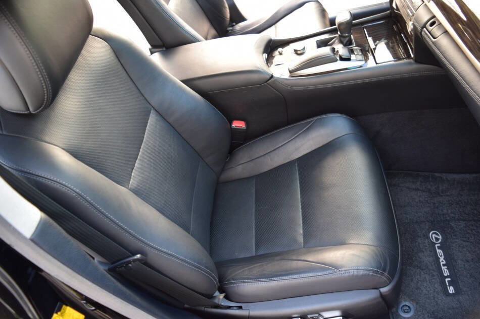 Used 2013 Lexus LS 460 AWD w/ Comfort Pkg image 53