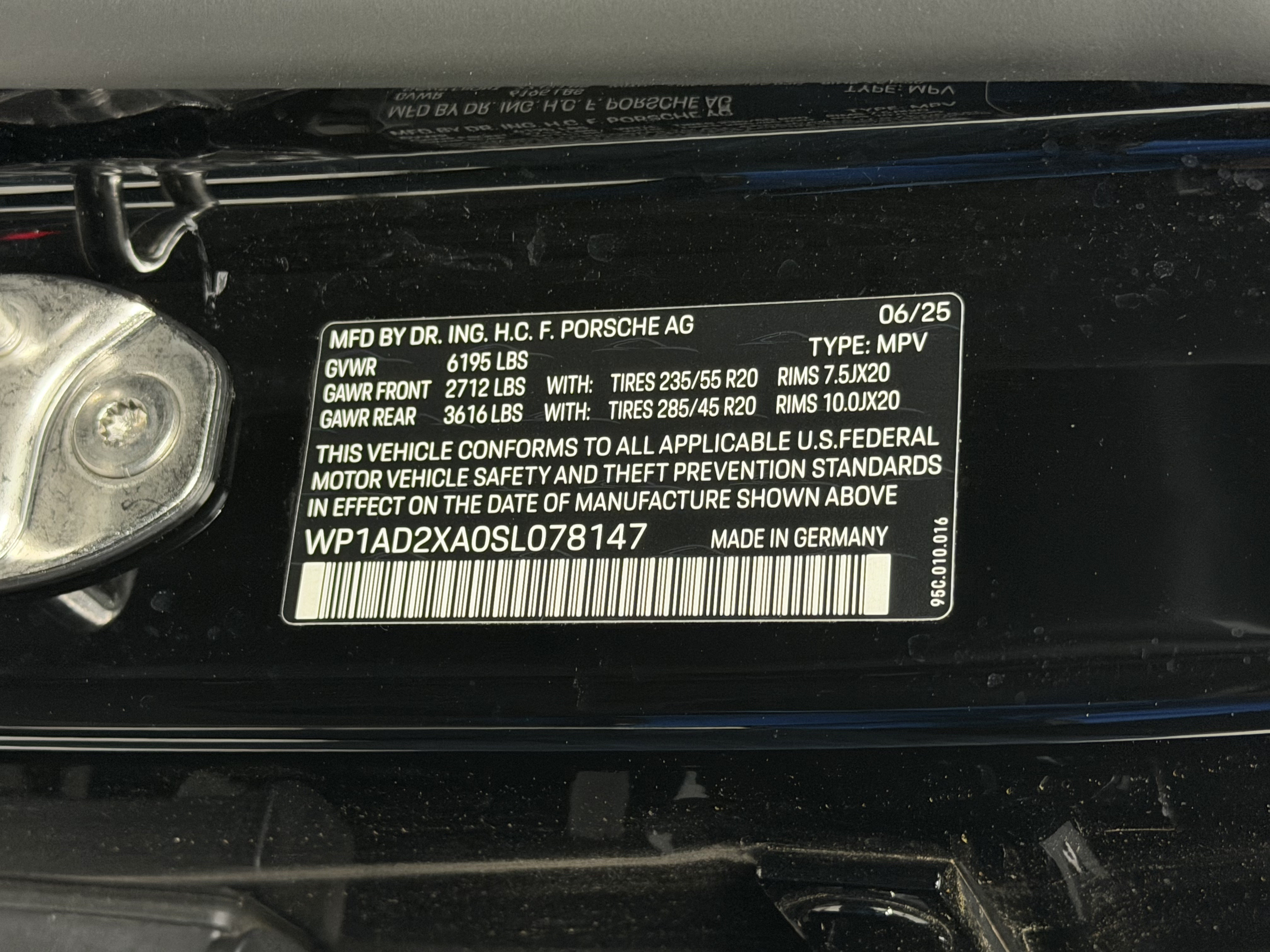 Certified 2025 Porsche Macan Electric RWD image 54