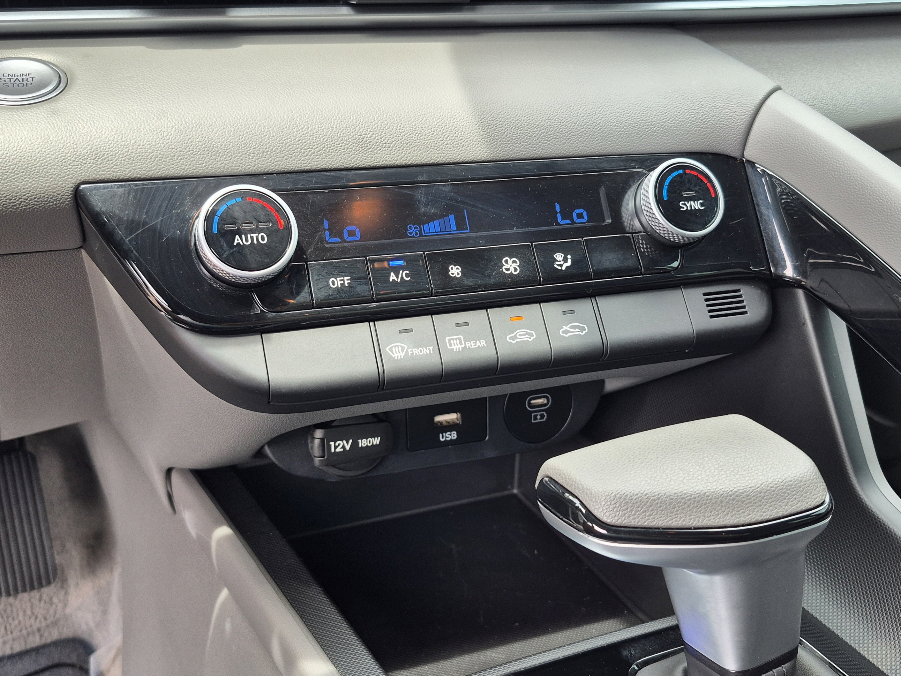 Certified 2025 Hyundai Elantra Hybrid FWD image 24
