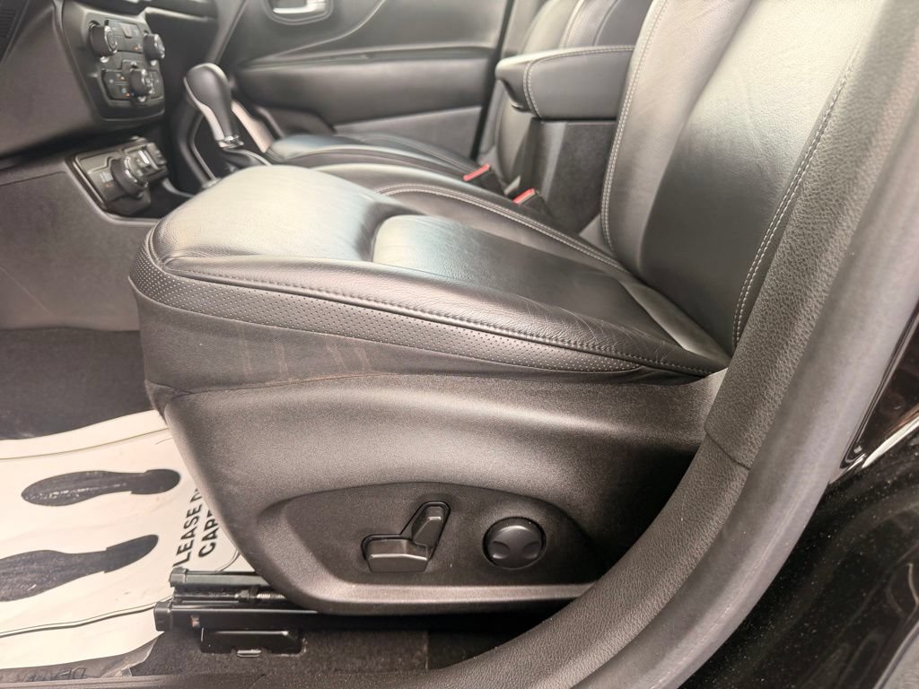 Used 2022 Jeep Renegade Limited AWD/4WD image 30