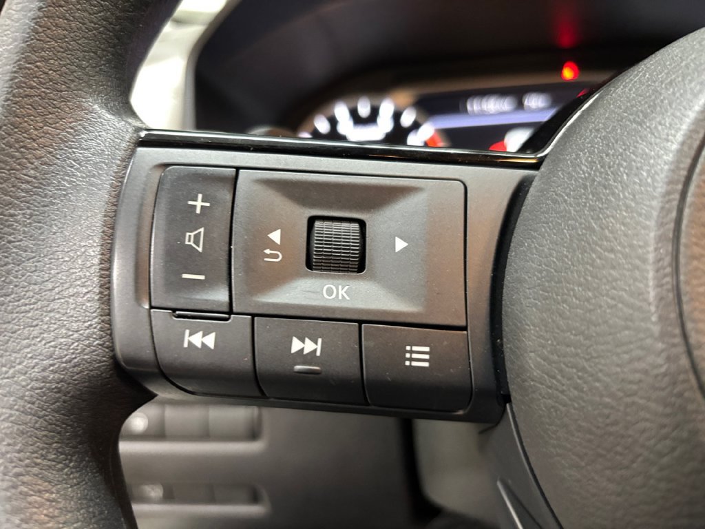 Used 2023 Nissan Rogue SV AWD/4WD image 26