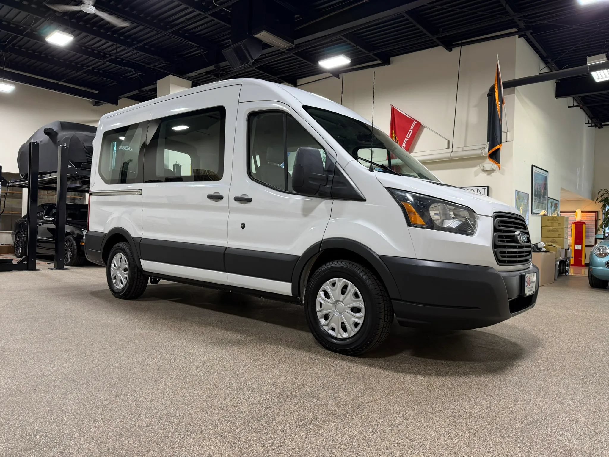 Used 2015 Ford Transit 150 XL RWD image 3