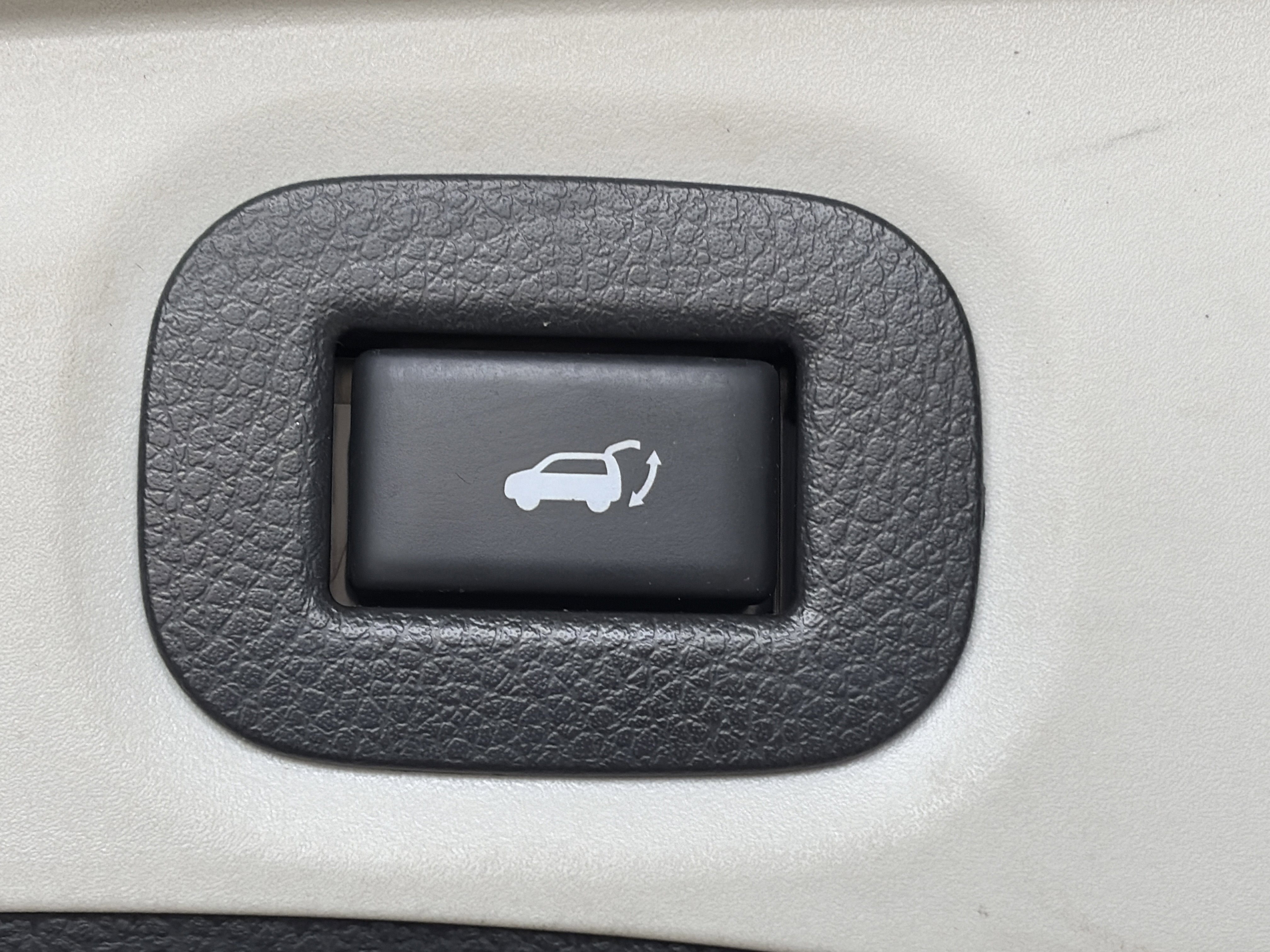 Used 2017 Nissan Rogue SV w/ SV Premium Package image 15