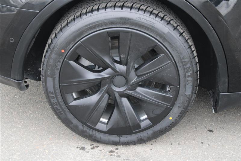 Used 2022 Tesla Model Y Long Range image 9