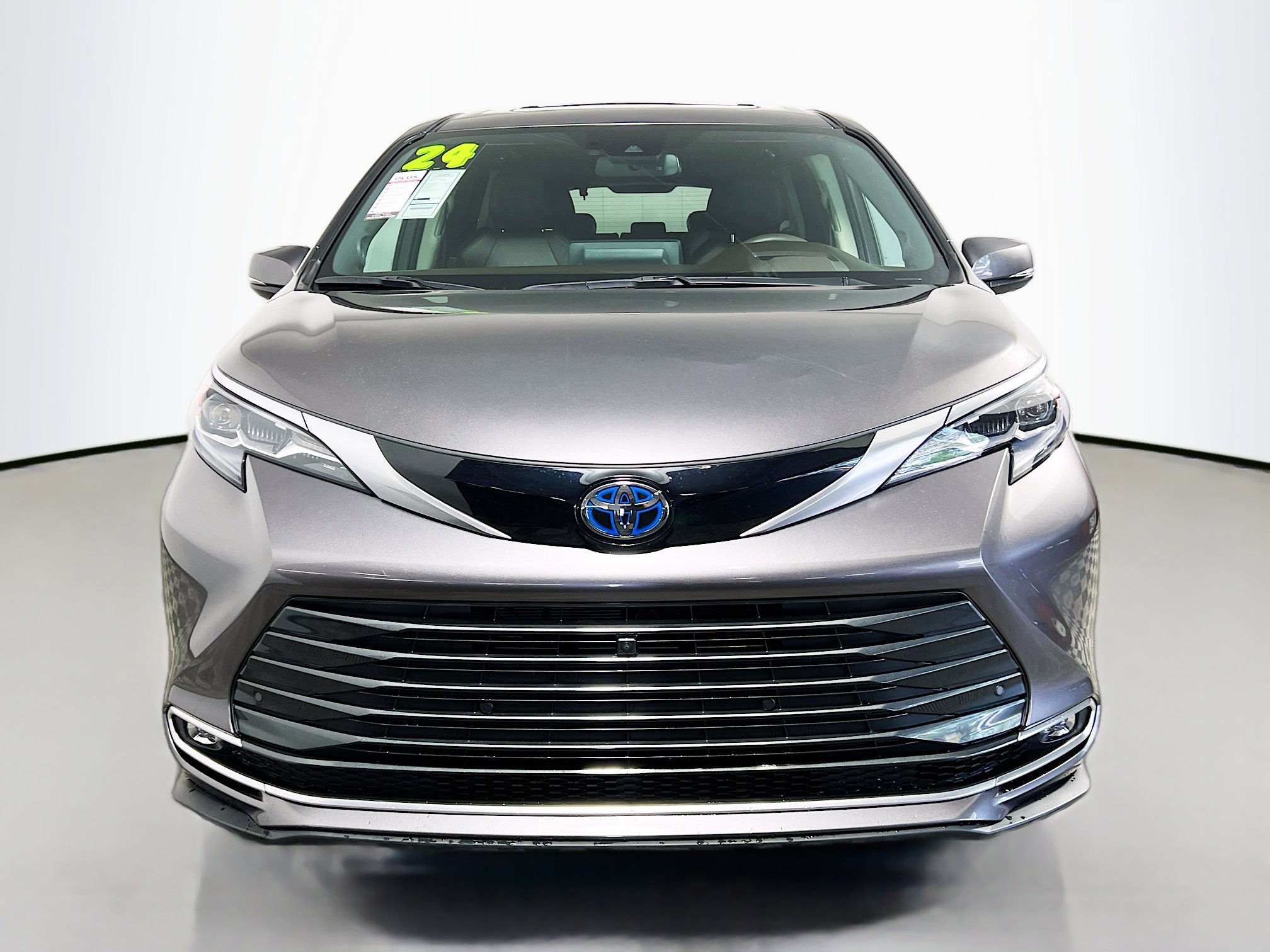 Used 2024 Toyota Sienna Platinum image 11