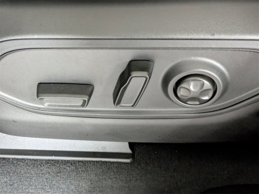 New 2025 Jeep Grand Cherokee Altitude image 21