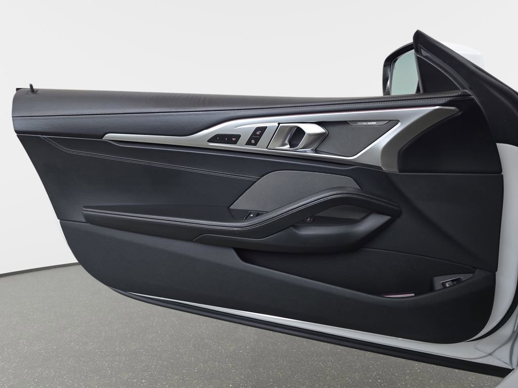 Used 2022 BMW 840i xDrive Convertible image 29