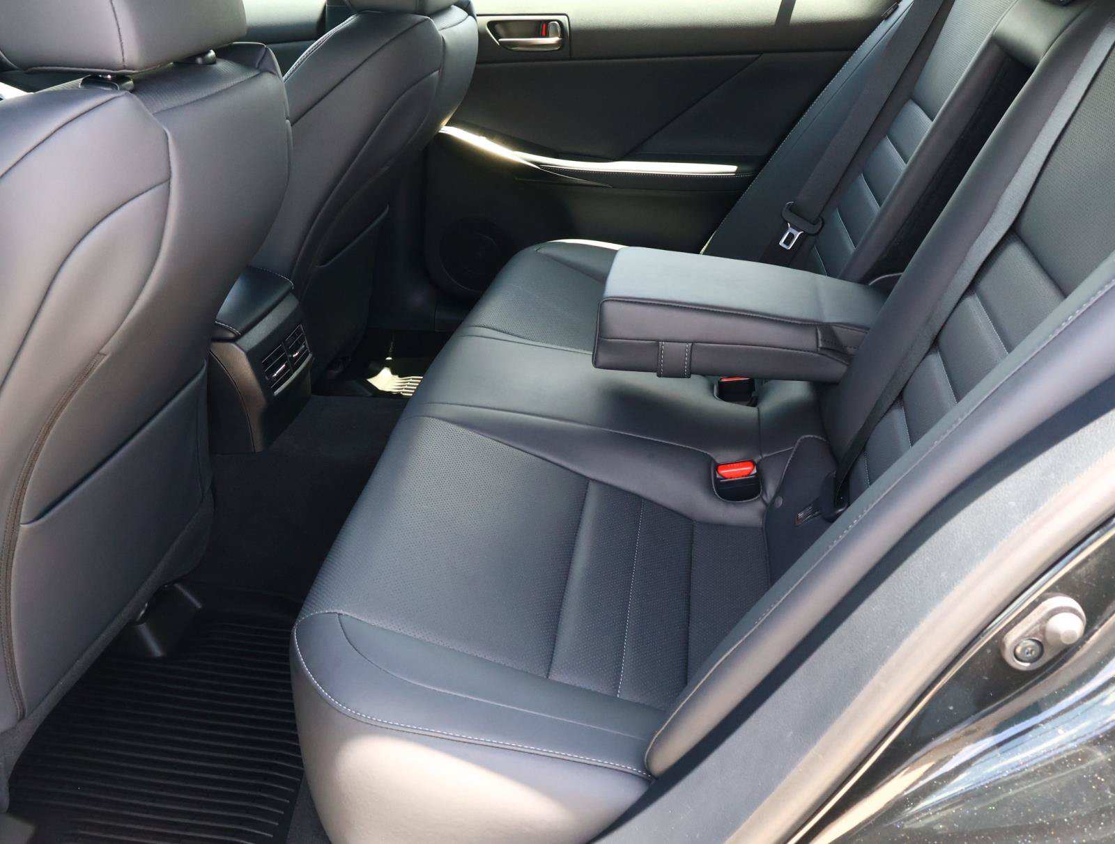 Used 2023 Lexus IS 500 RWD image 21