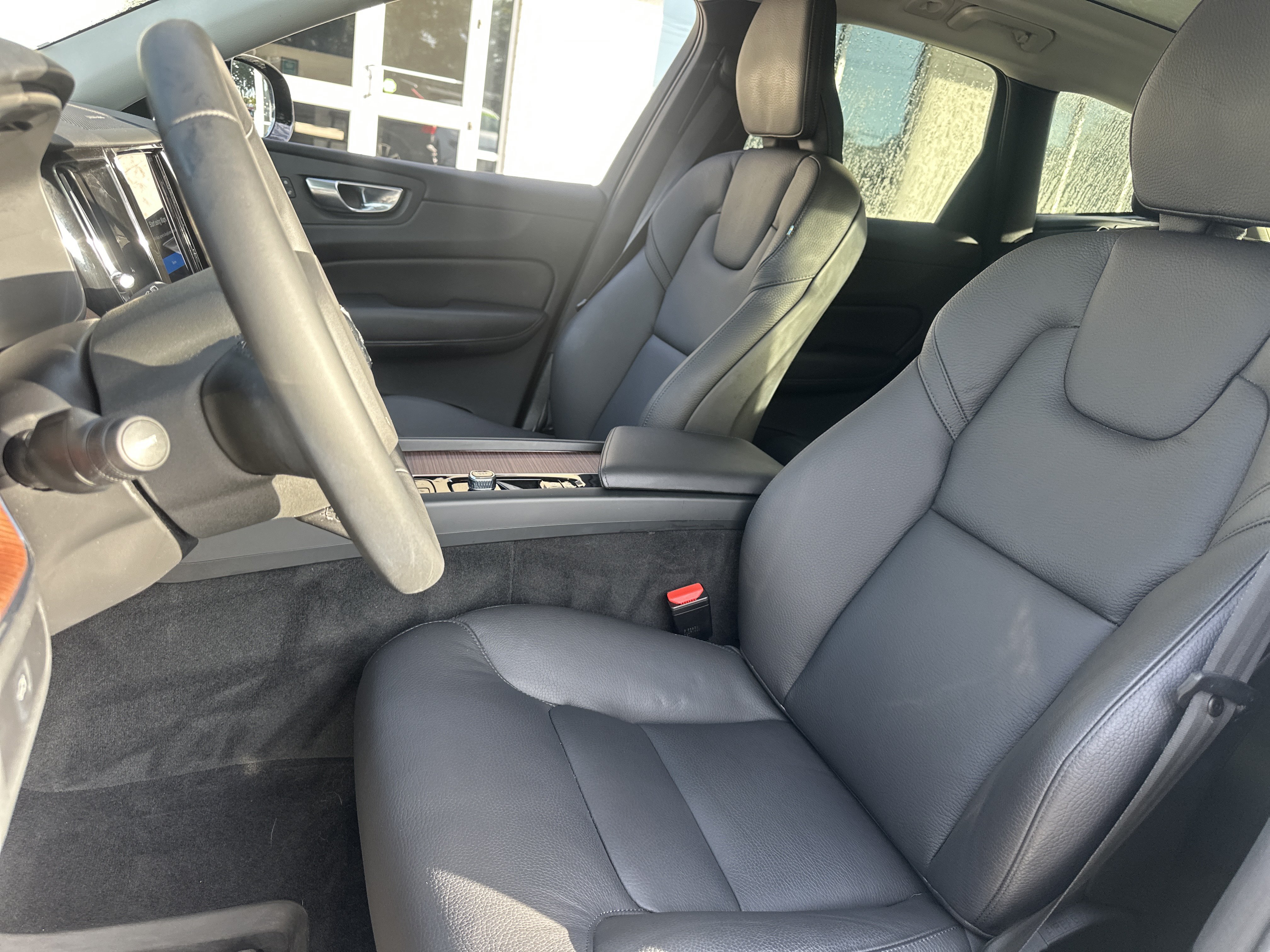 Used 2024 Volvo XC60 B5 Plus AWD/4WD image 10