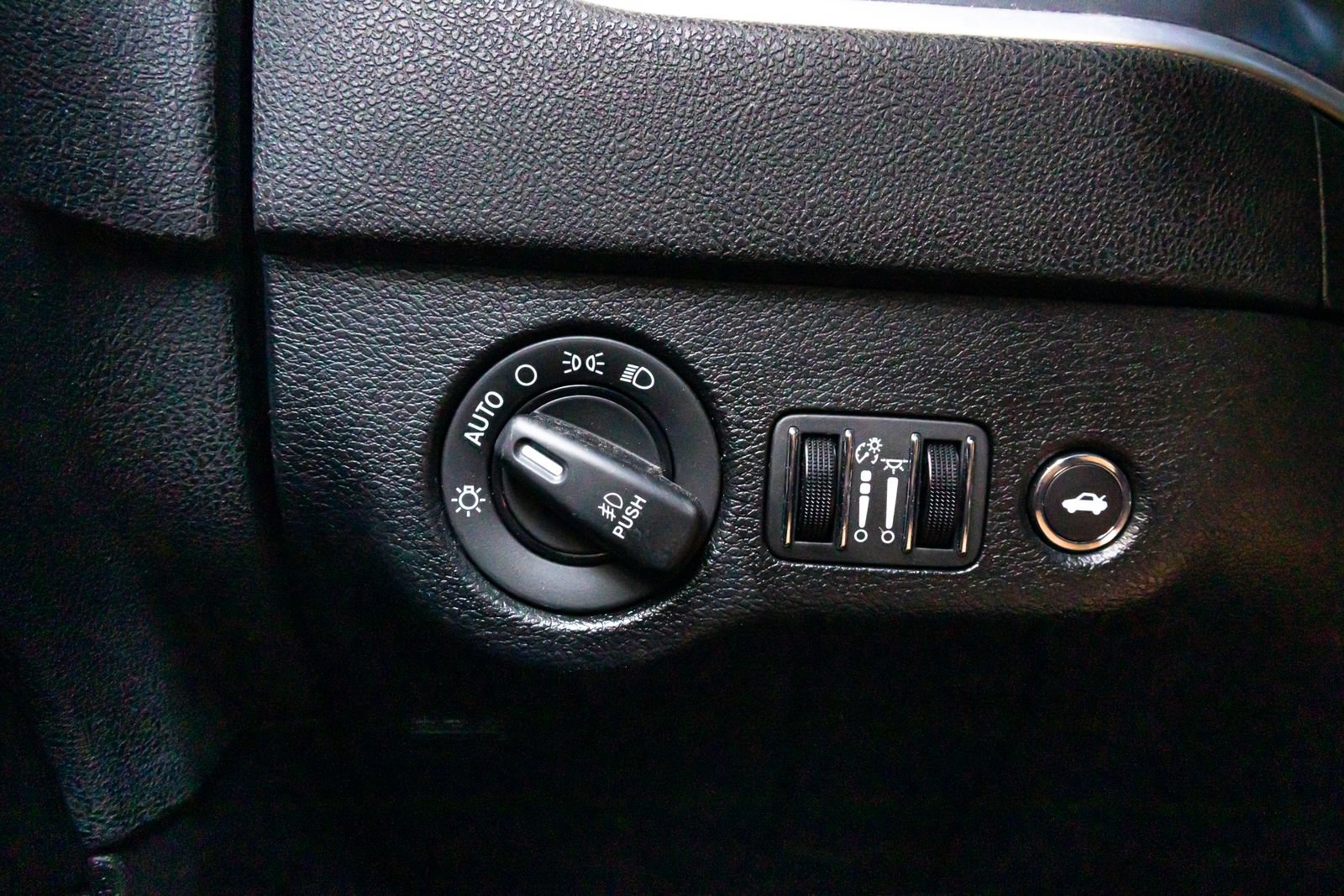 Used 2019 Dodge Charger SXT AWD/4WD image 19