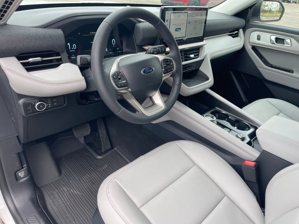 New 2026 Ford Explorer Active w/ Active Comfort Package AWD/4WD image 6
