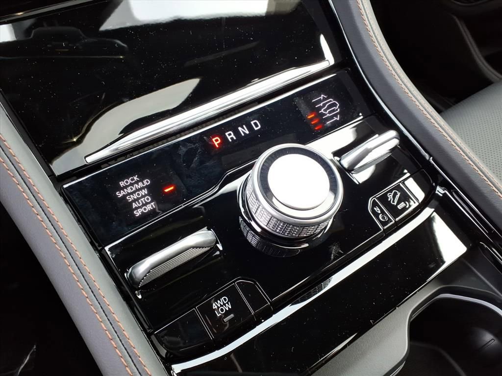 New 2026 Jeep Grand Cherokee Summit image 16