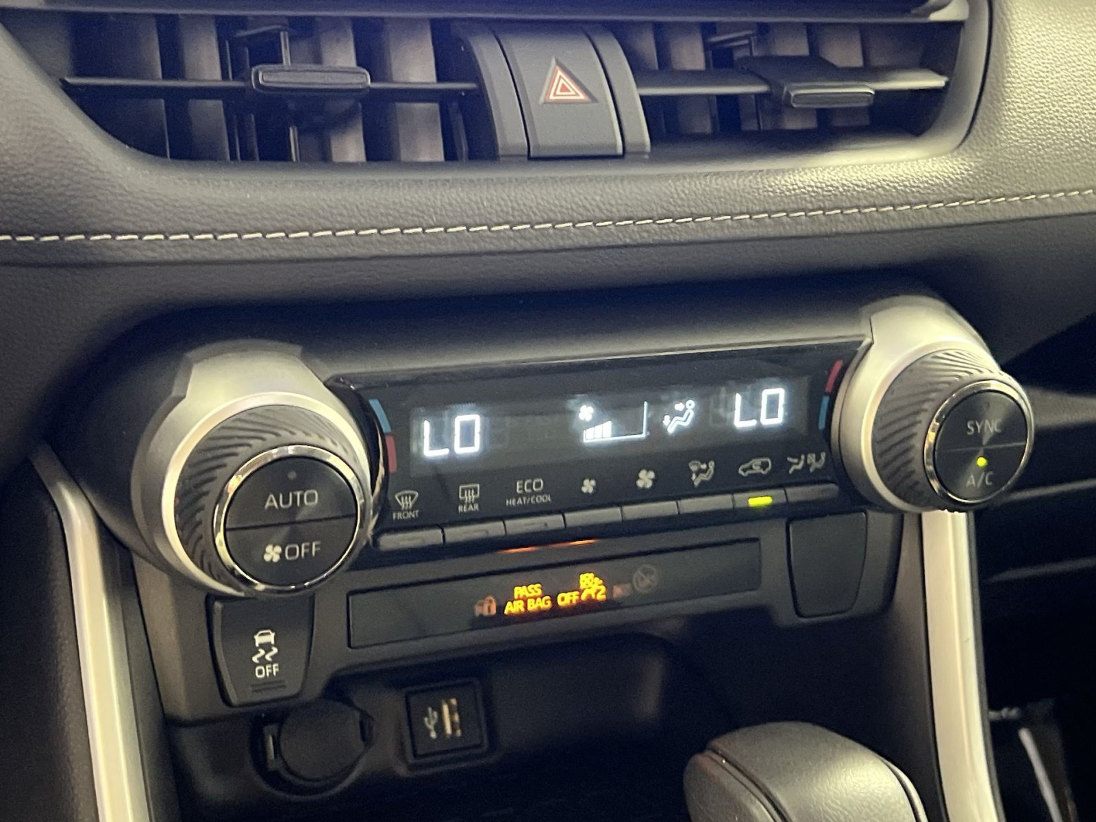 Used 2025 Toyota RAV4 XLE AWD/4WD image 21