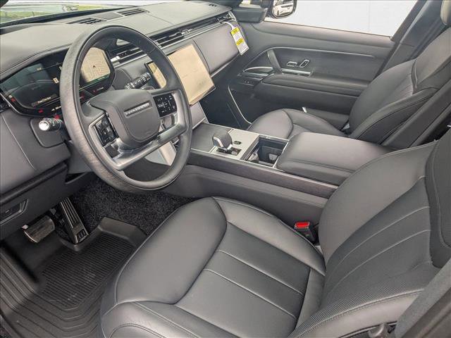 New 2025 Land Rover Range Rover SE image 3