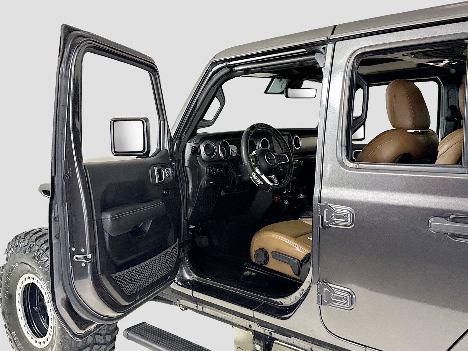 Used 2022 Jeep Gladiator Rubicon w/ Dual Top Group AWD/4WD image 12