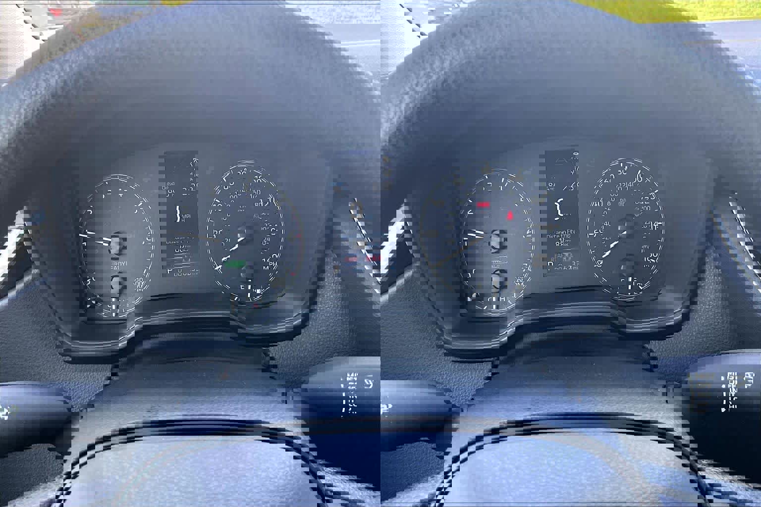 Used 2025 Toyota Corolla LE image 25